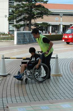 「防災フェア」での車椅子体験